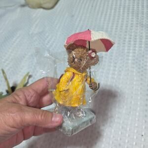 HOME INTERIORS 2002 KUDDLES CORNER CALENDAR BEAR RESIN APRIL